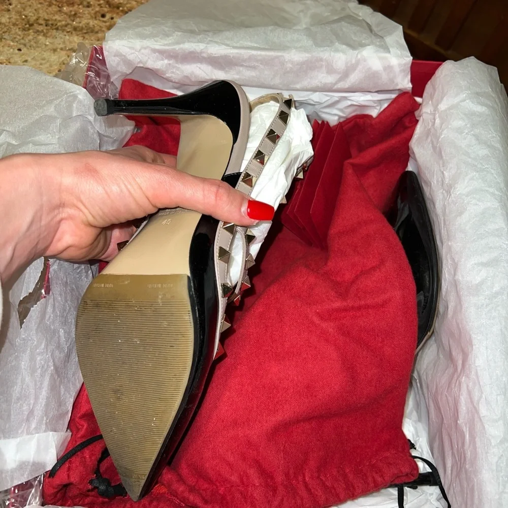 Valentino Garavani PATENT ROCKSTUD CAGED PUMP 100MM purchased in Harrods London - Picture 2 of 6